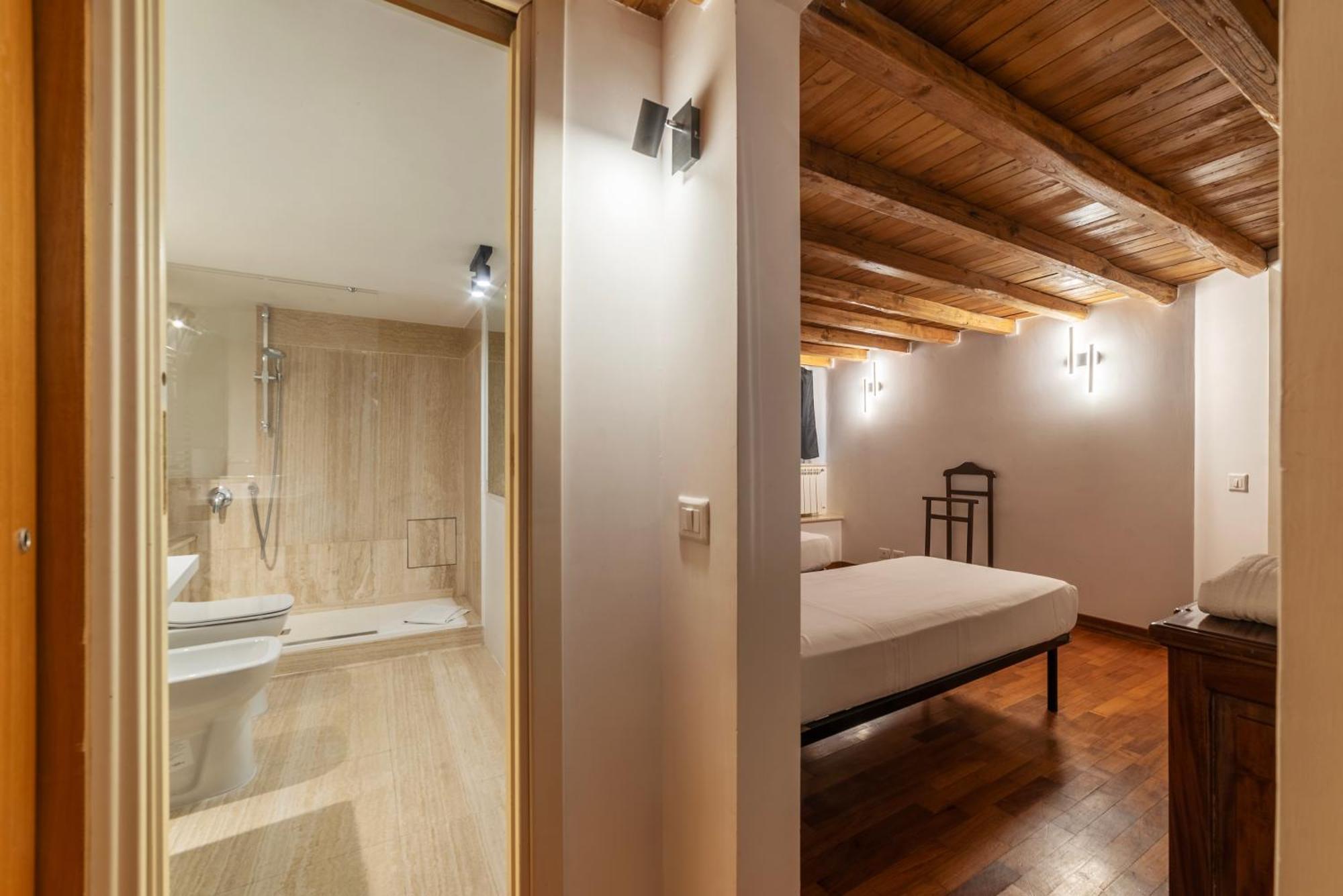 Via Del Lavatore Private Apartments Рим Экстерьер фото